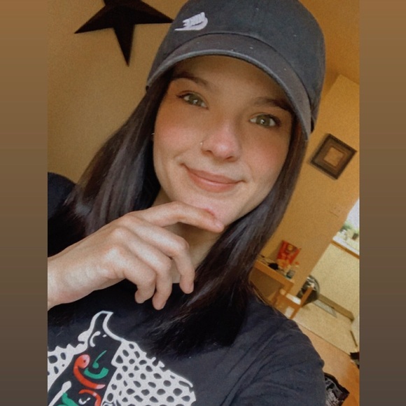 Meet your Posher, Mackenzie - Picture 1 of 1